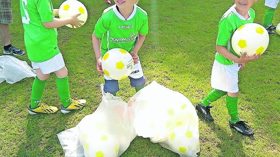  Ein strahlendes Kinderlächeln ist eine ehrliche Belohnung. Das wissen Trainer wie Sponsoren.  