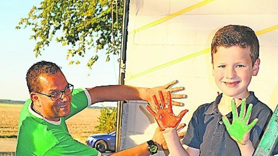  Königlicher Händedruck für die Edelknabenfackel. 