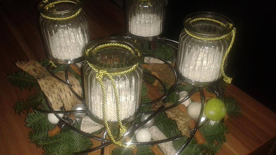Karin Scheeren schickte uns das Bild ihres Adventskranzes aus Wickrath...