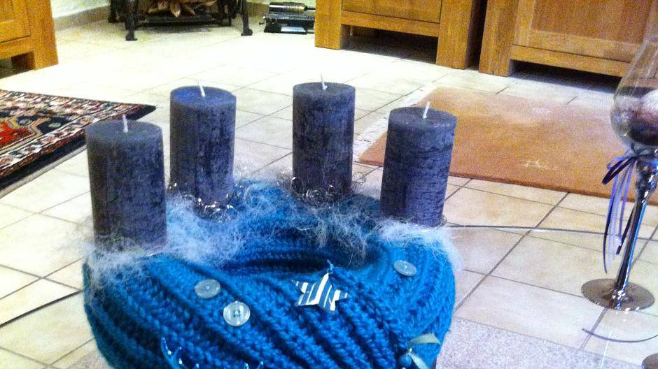 Erika Jansen schickte uns gleich drei ihrer Adventskränze...
