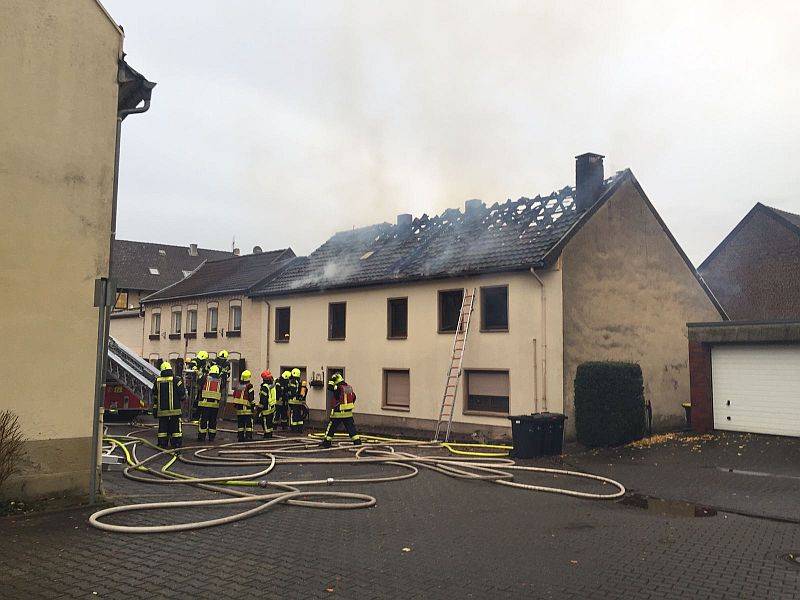 Feuer in unbewohntem Haus