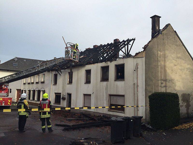Feuer in unbewohntem Haus
