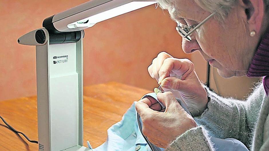 Wenn Details nicht mehr so gut erkannt werden, dann ist es höchste Zeit für eine Fachberatung beim Augenarzt oder beim spezialisierten Optiker.  