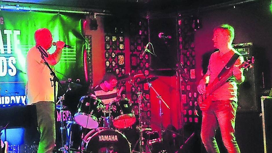  „BadBurDyx“ freut sich, am 16. Juli zusammen mit anderen interessanten Bands Grevenbroich beim „Rock This Town“-Casting rocken zu dürfen. 