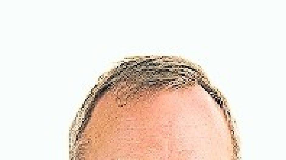 Der schmucke Leutnant in Weiß trägt die Königskette zum zweiten Mal