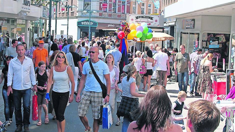  In den vergangenen Jahren war die Fußgängerzone aus Anlass des Schnäppchen-Marktes stets besonders gut besucht. 
