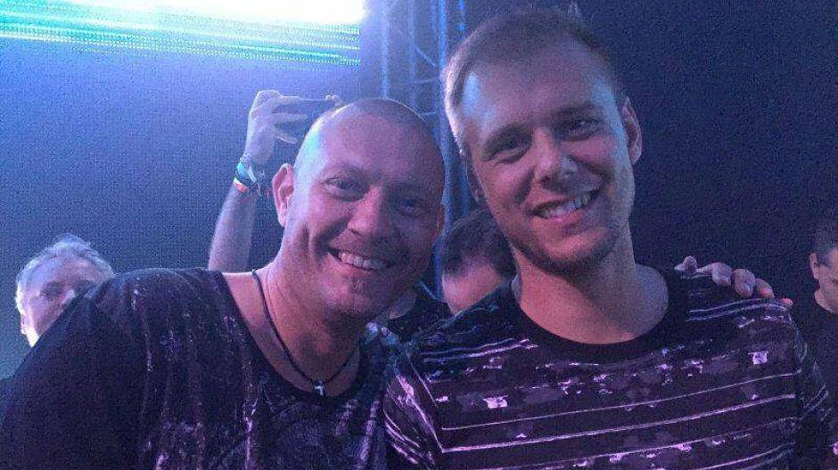 Dj Vincent Price zusammen mit Armin van Buren im Amnesia in...