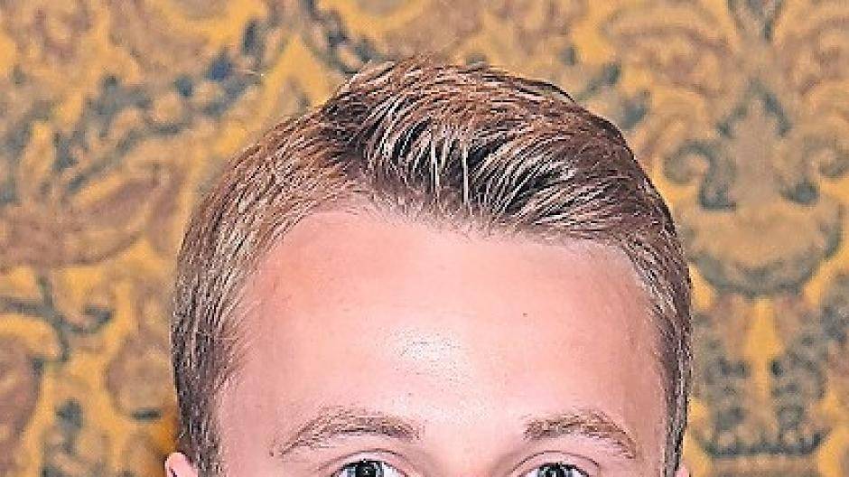Wow, was für ein Hofstaat: Adrette Unterstützung!