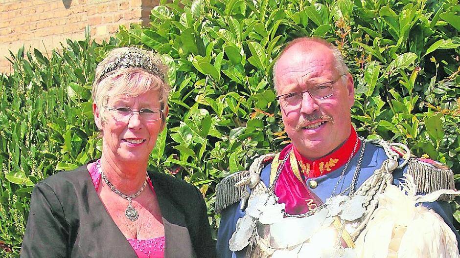  Am Dienstagabend erfolgt die Krönung des Schützenkönigspaares Frank Glaser und Petra Breuer.  