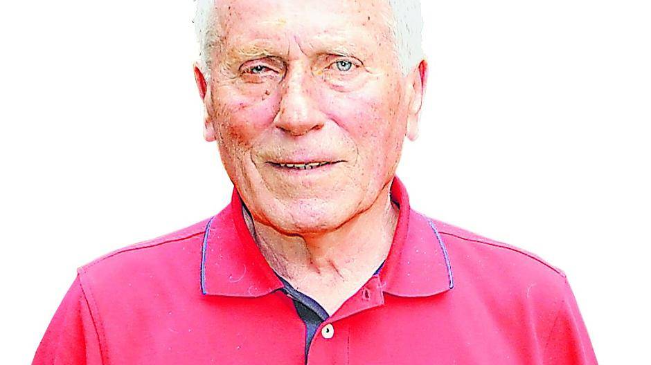 Die Autogrammkarte rechts zeigt Willibert Kremer, wie er vielen in Erinnerung ist. Und er hat sich gut gehalten. 