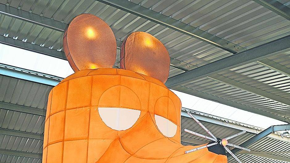  Innenstadt-Kritik I: Die Maus ergreift die Flucht, weil sie nur Brot und Schuhe findet.  