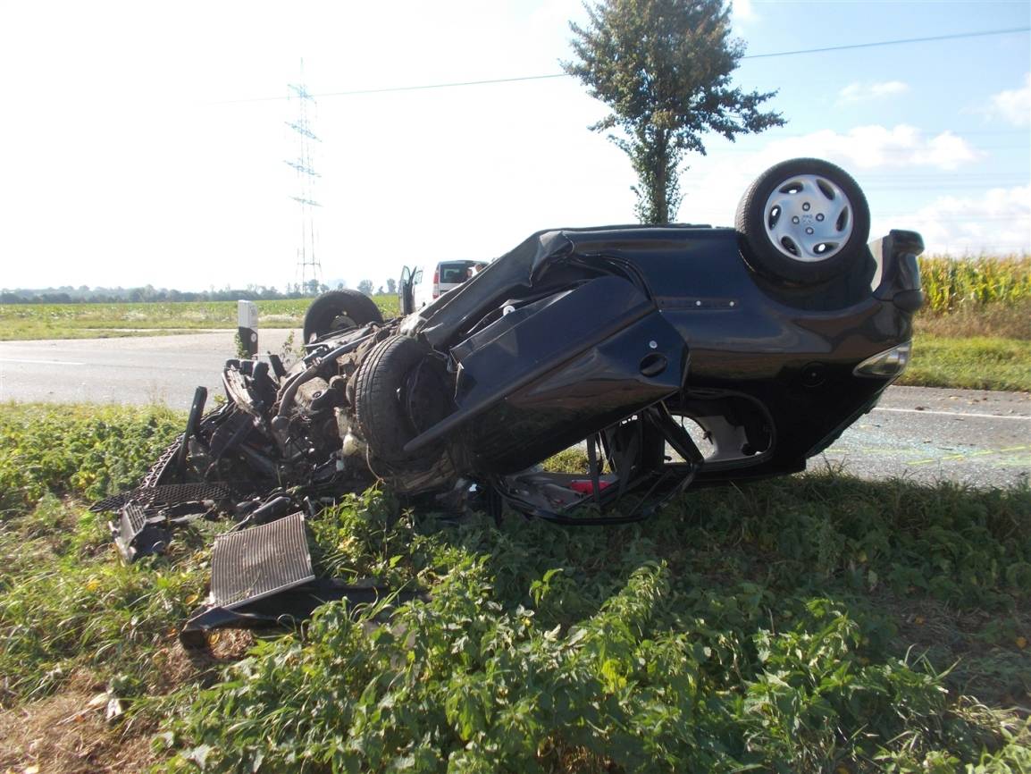 Pkw überschlägt sich - Fahranfänger verletzt