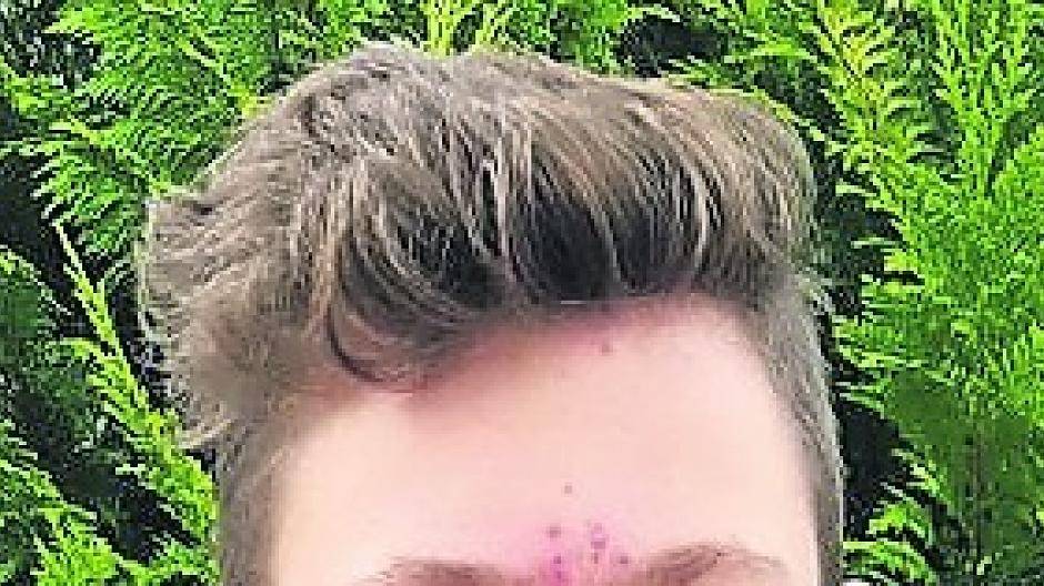  Gemeinsam mit Benjamin als Junghahnenkönig (kleines Bild) werden Sie das Klosterdorf im kommenden Jahr sicherlich würdig vertreten. 