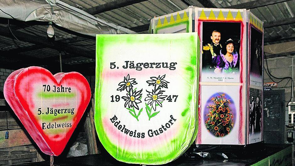  Zwei Züge, ein Jubiläum: Zusammen bringen der vierte und fünfte Jägerzug 155 Jahre auf die Zeit-Waage ... 