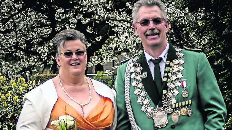  Heinz-Willi und Sibille Mehring regieren Allrath. Als Adjutanten stehen ihnen Hannelore und Josef Konopa zur Seite.  