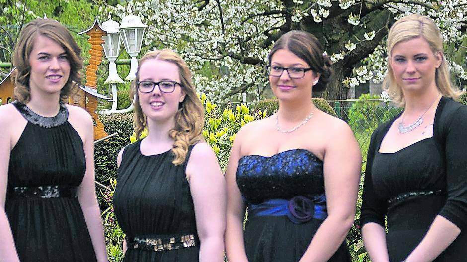  Die Hofdamen von links: Hannah Vleeschhouwers, Nadine Fassbinder, Janine Faßbender-Langen und Katja Hohmann. 