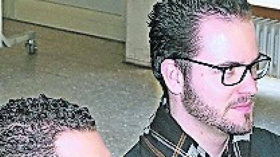  Marius Panitz und Werner Alderath (ausnahmsweise also mal ein Duo) gehen für die freie und selbstständige Theatergruppe „No*Name“ ins Rennen. Die beiden Spielleiter investieren viel Zeit (und nicht nur die) in ihr Projekt und können — in Zusammenarbeit mit den jungen Schauspielern — auf eine tolle Reihe jährlicher Inszenierung verweisen. Neue Mitspieler sind übrigens immer willkommen.  