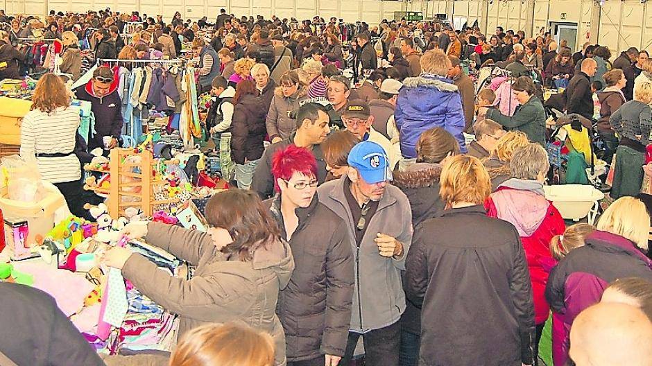 Großer Kindertrödel im Zelt