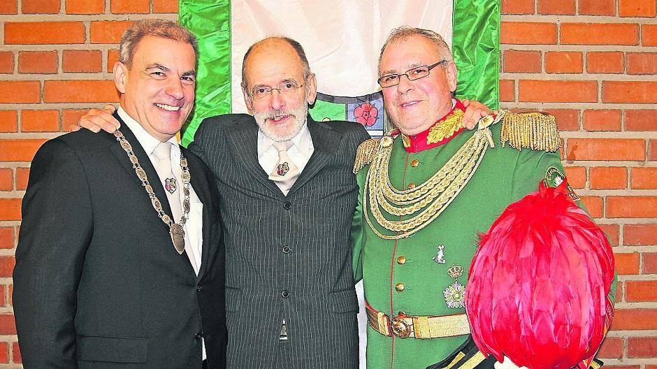  So sah es beim Stabwechsel aus: der neue Präsident Ralf Kriesemer, sein Vorgänger Karl-Heinz Engels und General Norbert Körfer (v.l.n.r.). 