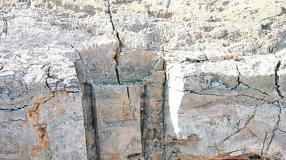 Mehr als 100 Pfähle geben Archäologen noch Rätsel auf