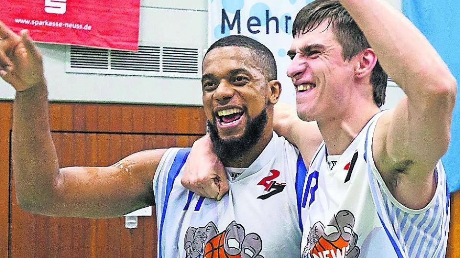  Können so toll jubeln: Dan und Devon freuen sich auf das Saison-Finale. 