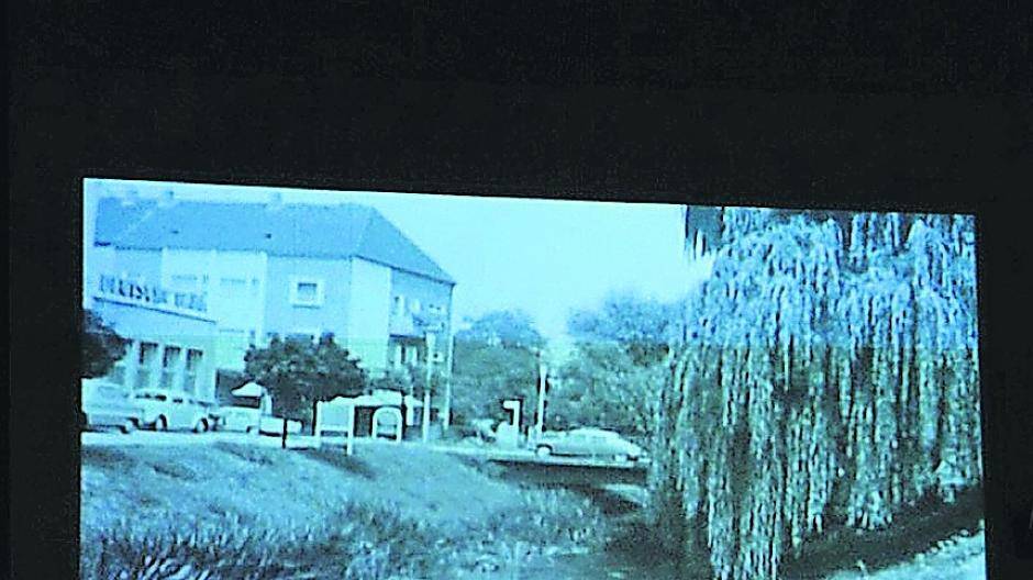  Überraschende Blicke auf die Schloss-Stadt gibt es bei „Lederwaren Schnorrenberg“. 
