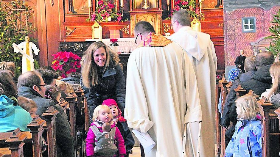  Kindersegnung im Nikolauskloster: Den göttlichen Segen zu bekommen, bedeutet, dem Kind etwas Gutes zu sagen: Du bist geliebt von Gott! 