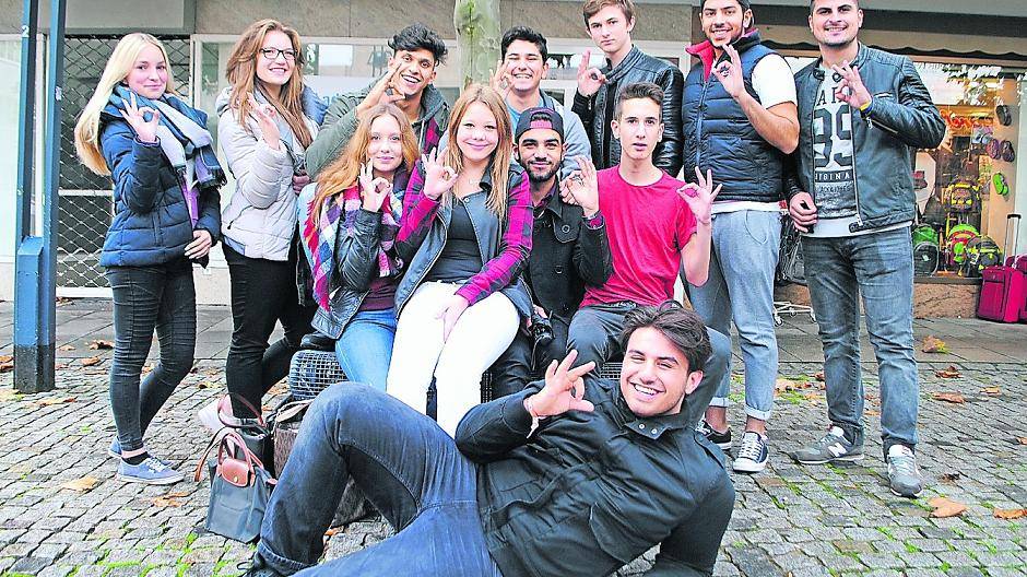  Das neue Organisationsteam für „Kick für den Frieden“: im Zentrum ihres gesellschaftspolitischen Engagements steht ein Fußball-Benefizturnier. 