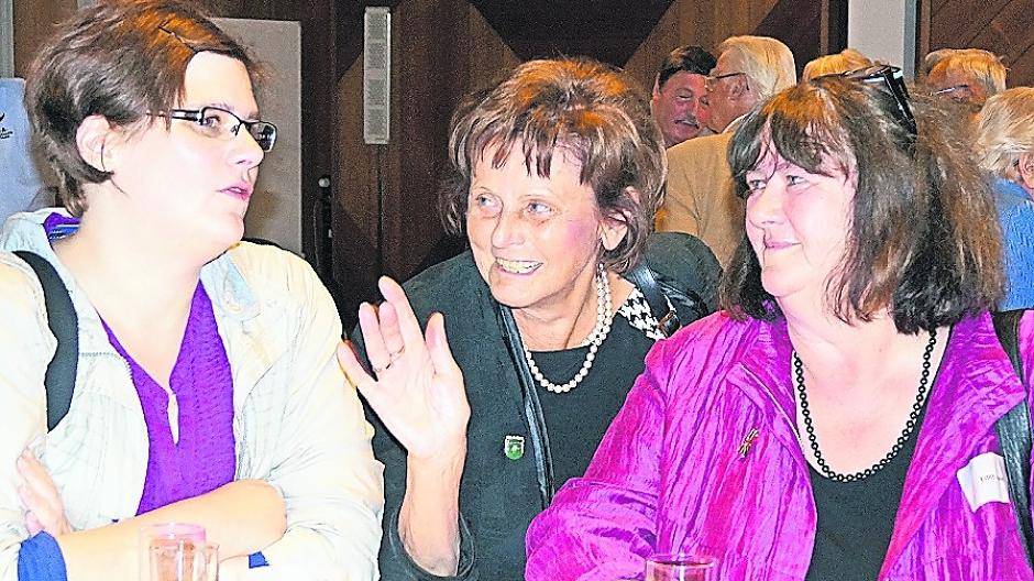  Amtsinhaberin Ursula Kwasny im Kreise ihrer Familie. Sie war mit dem „Zwischenergebnis“ sichtbar zufrieden.  