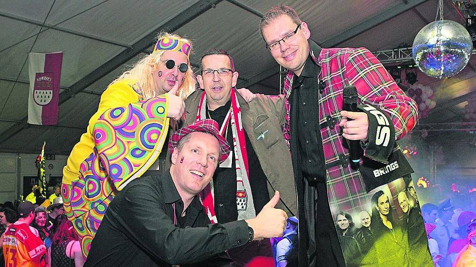  Vier Freunde für ein Alaaf: Marc Pesch und Andreas Behr, Holger Pfeiffer sowie Jörg Matuszewski organisieren „Da simmer dabei“. 