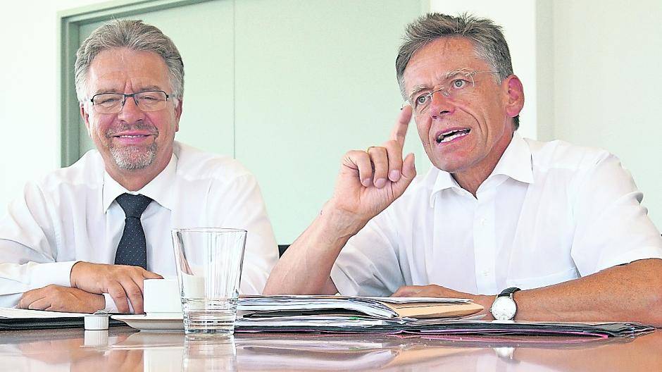  Amtsinhaber Hans-Jürgen Petrauschke (rechts) tritt für die CDU bei der Landratswahl an. Tatkräftige Unterstützung sichert ihm Dieter Welsink, Chef der Kreistagsfraktion. 