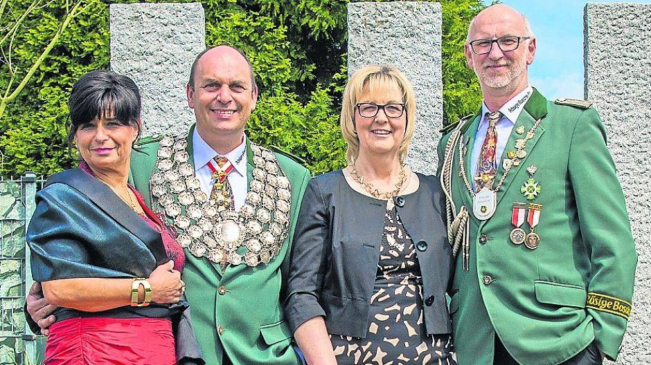  Das Königspaar gemeinsam mit dem Adjutantenpaar Karola und Frank Krüppel. 
