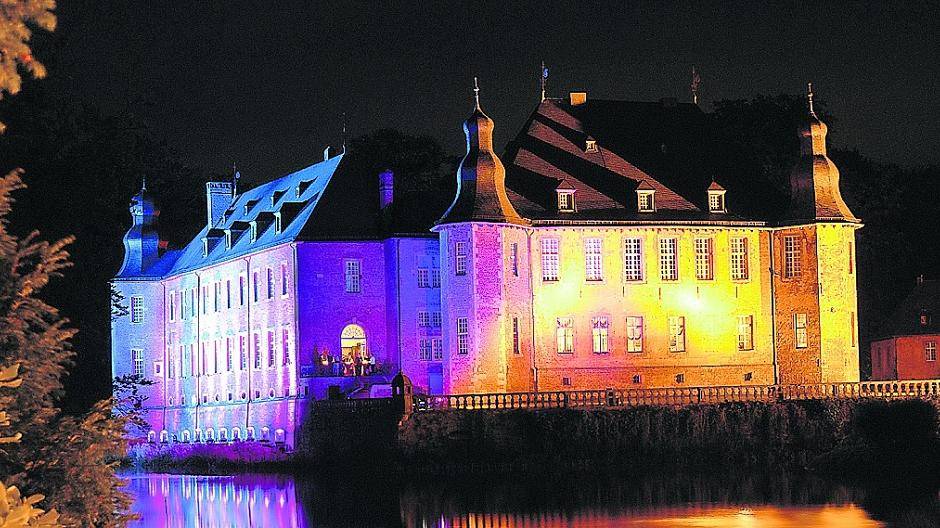  Das Schloss Dyck im mystischen Lichterglanz: die illumina öffnet vom 4. bis zum 13. September ihre Pforten. 
