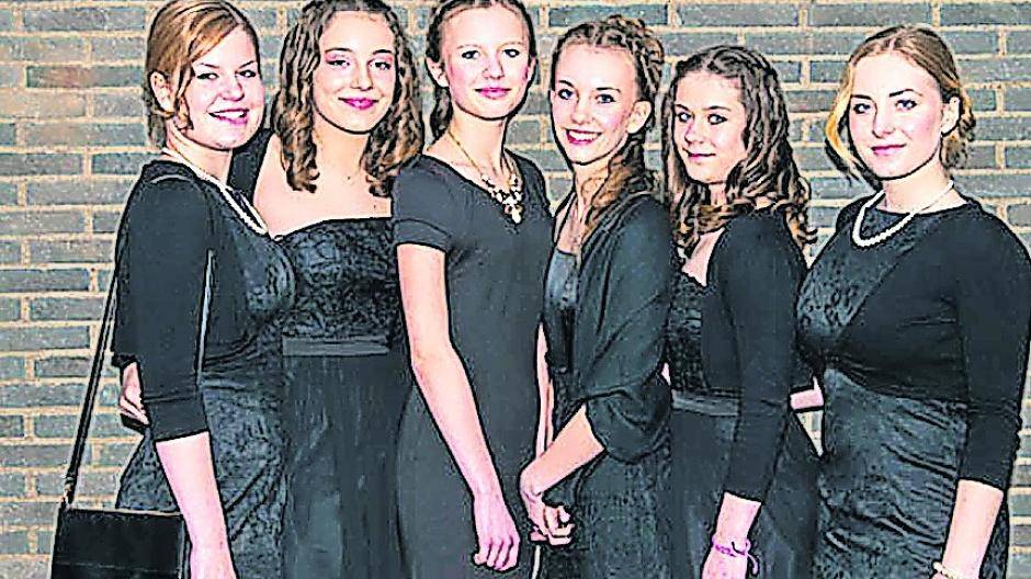  Die tollen Hofdamen, auf die sich die Frimmersdorfer Traditionshüter freuen können.  