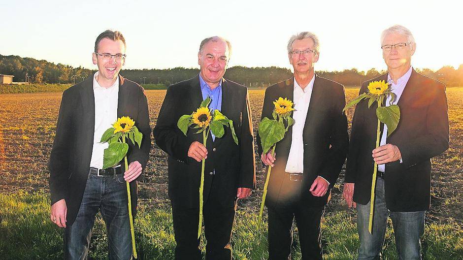  Die Sonnenblume als Natursymbol, doch der von Fahrzeugtechnik hervorgerufene Lärm wird zum Diskussionsthema rund um das Neubaugebiet Sonnenfeld. 