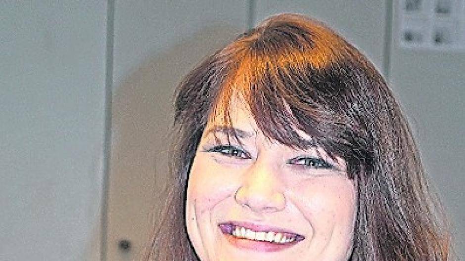 Profi-Model Sima Di präsentierte Teile der ersten Kollektion von Sandra Gutschmidt, die aus Gustorf stammt. Sie träumt von einer Karriere als Kostümbildner; über „Cosplay“ entdeckte sie ihre Leidenschaft fürs Verkleiden. 