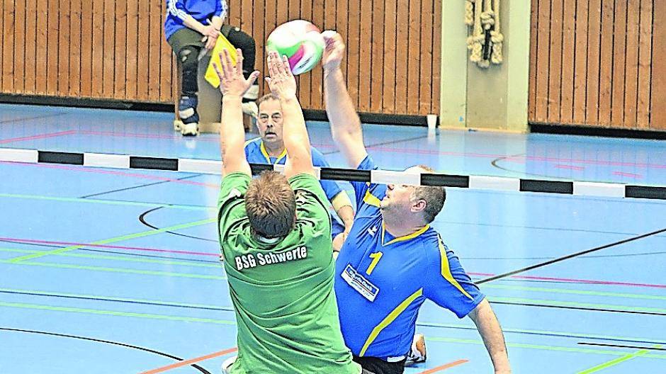  Hubert Bongers von den „Tiger-Shorts“ bei einem seiner gefürchteten Angriffe. 