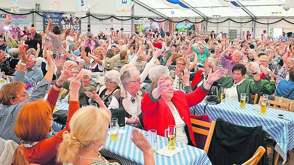  So soll’s wieder werden: ausgelassene Stimmung beim Senioren-Oktoberfest in Grevenbroich. 