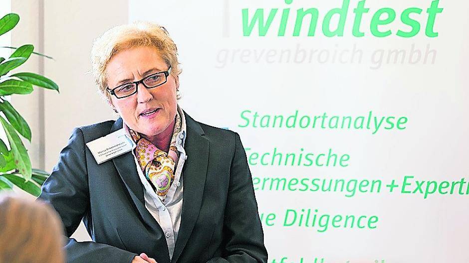  Die Laudatio hielt Monika Stirken-Hohmann, Kämmerin der Stadt Grevenbroich. 