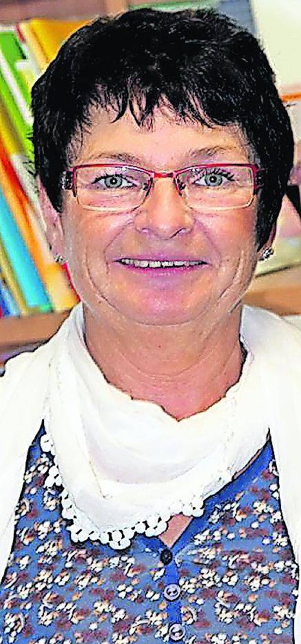  Marita Hoppe leitet den Jubel-Chor aus der Gustorfer Pfarrgemeinde rund um den „Erft-Dom“. 