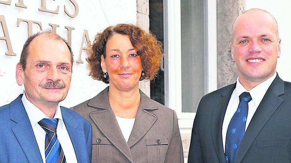  Klaus Krützen und seine Stabsstelle: Andreas Sterken tritt zurück ins Glied. Ralf Müller wird neuer Büroleiter. Neue Pressesprecherin ist Ines Hammelstein. Um Recht und Versicherungen kümmert sich Marc Saturra. 