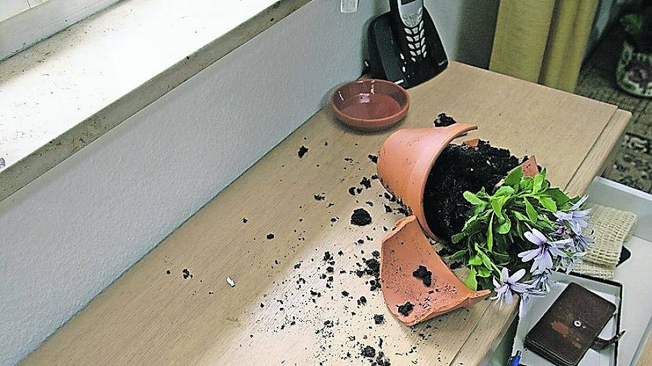  Die Schubladen durchwühlt, die Intimsphäre verletzt: Damit es gar nicht erst so weit kommt, bietet die Polizei Beratungstermine zum Einbruchschutz an. 