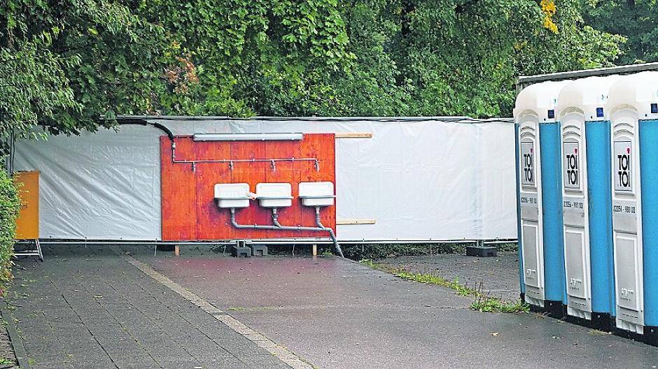 Hilfsbereite Bürger, dankbare Flüchtlinge, emsige Beamte