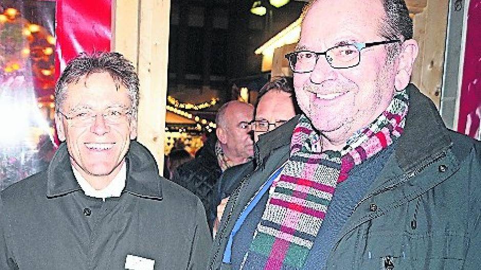  Das Gespräch am Rande des Netzwerkstreffen verlief deutlich freundlicher, als der Bürgermeister hier schaut. 