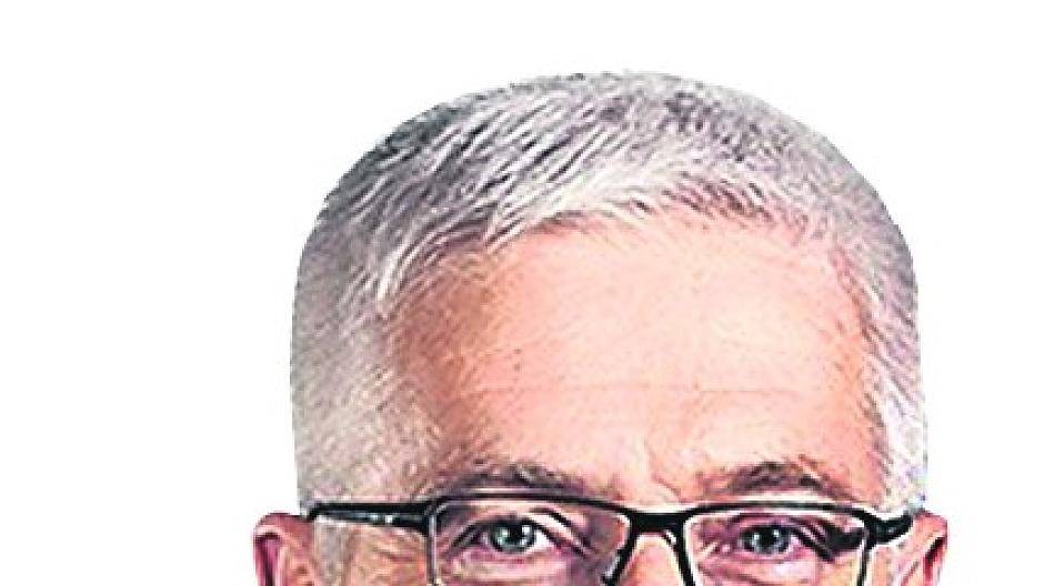  Horst-Heinrich Gerbrand und Daniel Rinkert flankieren mit ihren Anträgen den neuen Bürgermeister. 