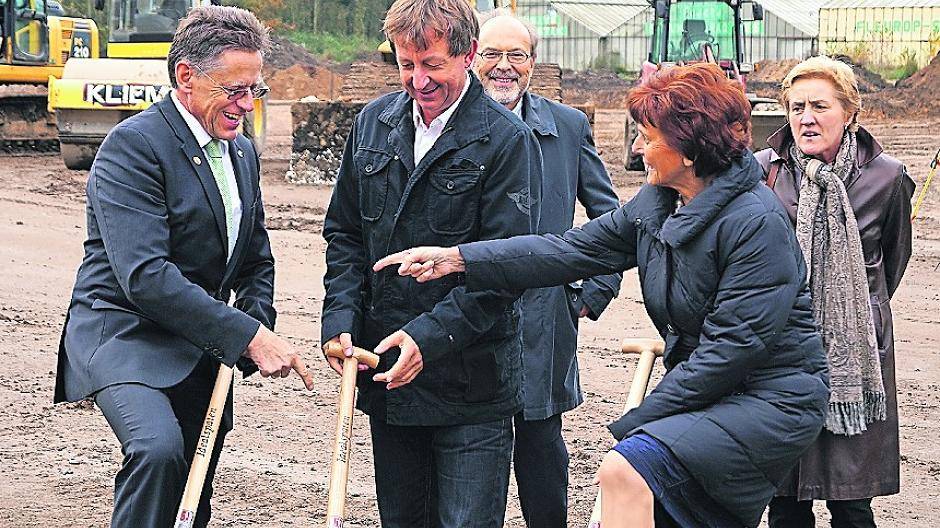 Erster Spatenstich für neuen Bauhof