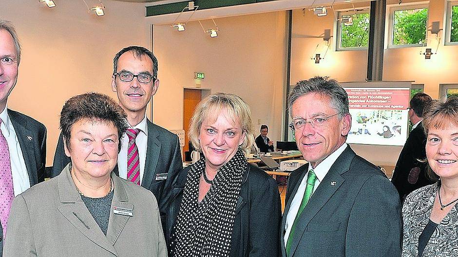  Treiben die Integration von Flüchtlingen in den Arbeitsmarkt voran (von links): Dirk Brügge, Angela Schoofs, Wolfgang Draeger, Sigrid Wolf, Landrat Petrauschke und Wendeline Gilles. 