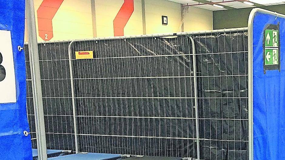  Die Asylbewerber werden wohl in den Turnhallen überwintern müssen. 