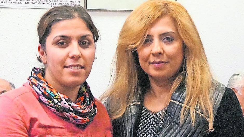  Nejla Arslan (Vorsitzende des Glaubensrates) und Ümit Celepoglu (Vorstandsvorsitzende der Aleviten). 