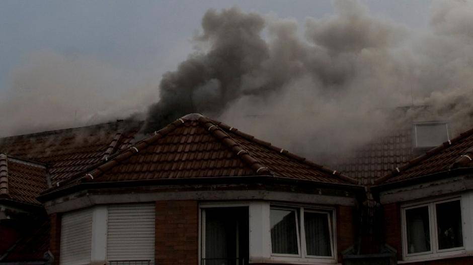 Brand im „Lindenhof“: Keine Hinweise auf Brandstiftung, Landrat dankt allen Rettern und dem Erasmus-Gymnasium